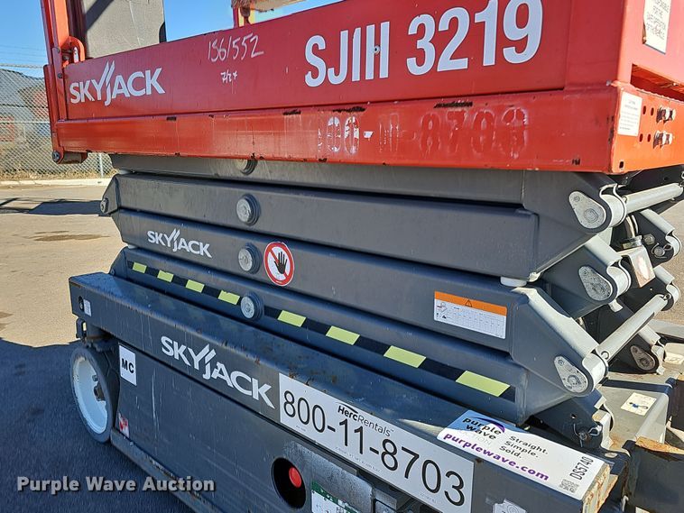 image for item DS5740 2016 Skyjack SJIII 3219  scissor lift