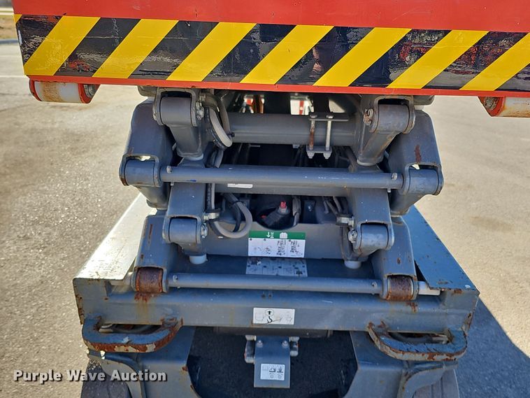 image for item DS5740 2016 Skyjack SJIII 3219  scissor lift