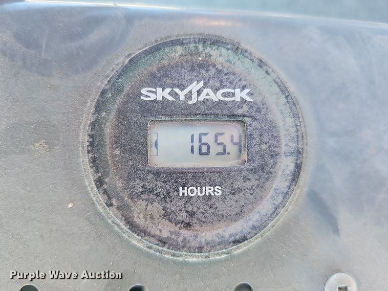 image for item DS5740 2016 Skyjack SJIII 3219  scissor lift