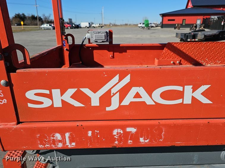 image for item DS5740 2016 Skyjack SJIII 3219  scissor lift