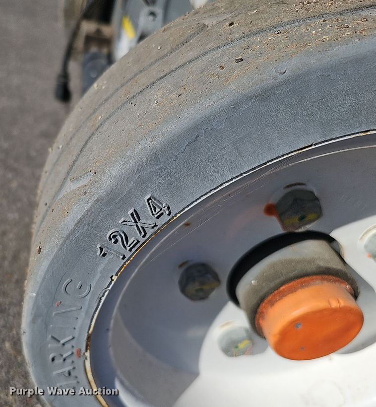 image for item DS5740 2016 Skyjack SJIII 3219  scissor lift