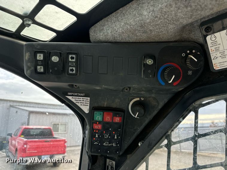 image for item DW2921 2019 John Deere 333G  tracked skid steer loader