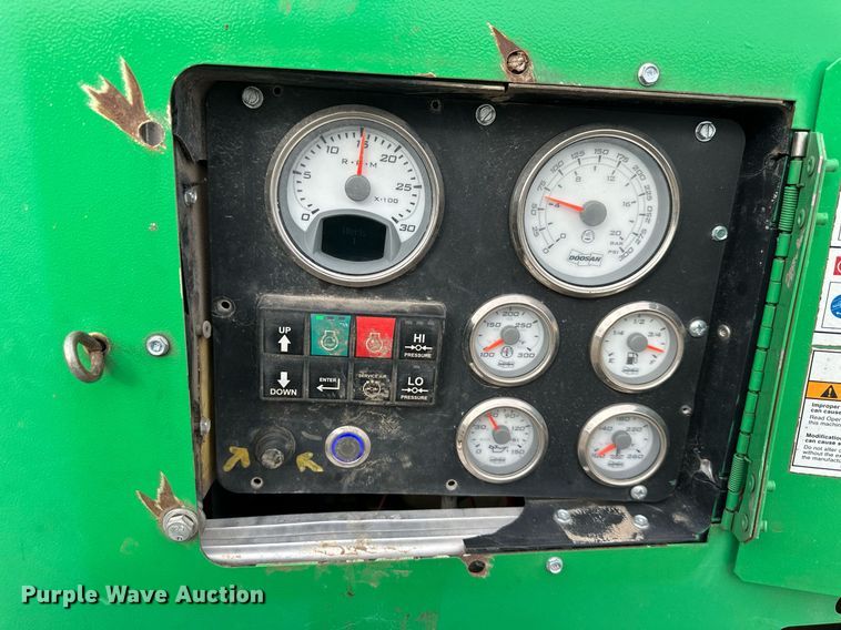 image for item DW2923 2013 Doosan P425/HP375  air compressor