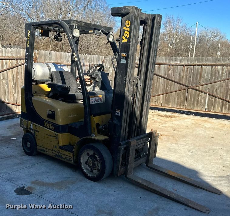 image for item DW2929 Yale  forklift