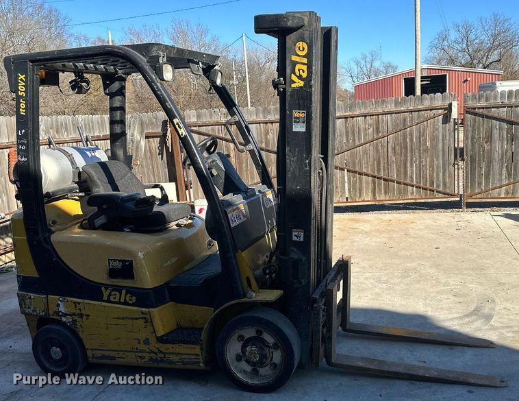 image for item DW2929 Yale  forklift