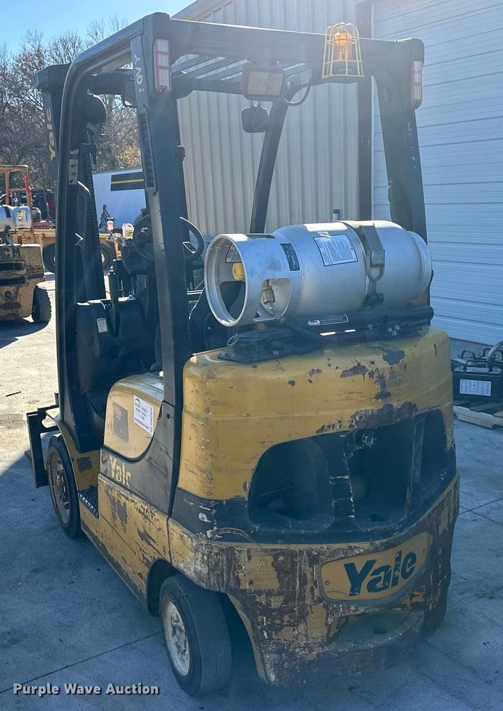 image for item DW2929 Yale  forklift