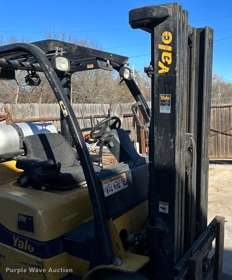 image for item DW2929 Yale  forklift