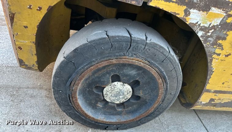 image for item DW2929 Yale  forklift