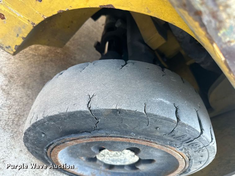 image for item DW2929 Yale  forklift