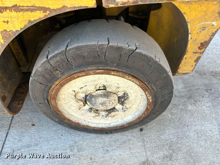 image for item DW2929 Yale  forklift