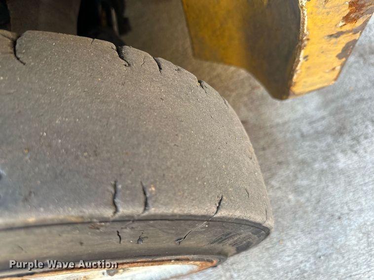 image for item DW2929 Yale  forklift