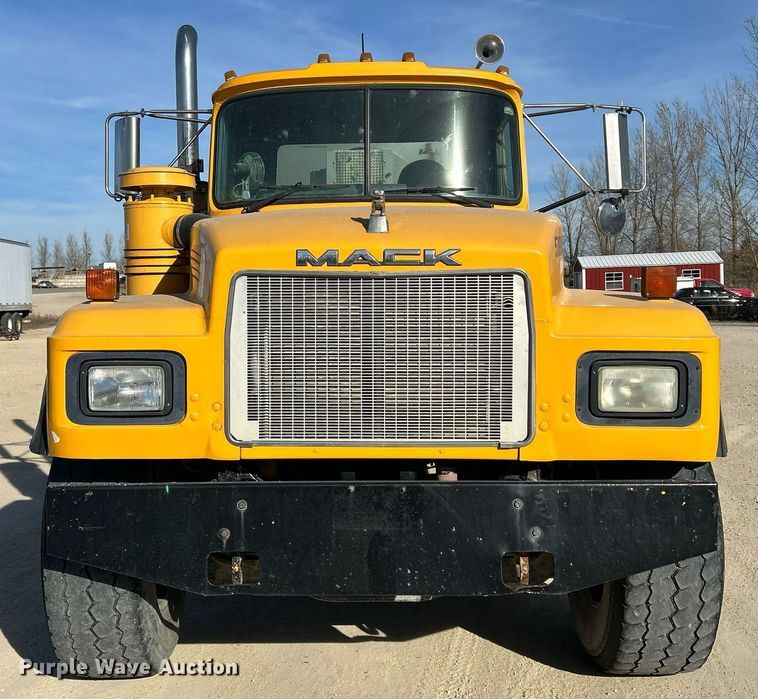 image for item EV9393 1998 Mack RD600  ready mix truck