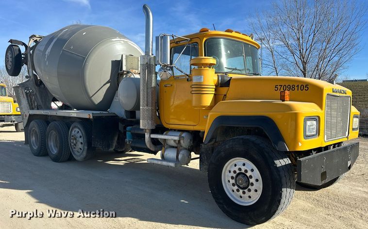 image for item EV9393 1998 Mack RD600  ready mix truck