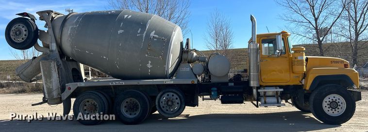 image for item EV9393 1998 Mack RD600  ready mix truck