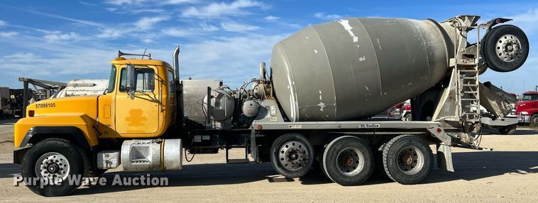 image for item EV9393 1998 Mack RD600  ready mix truck