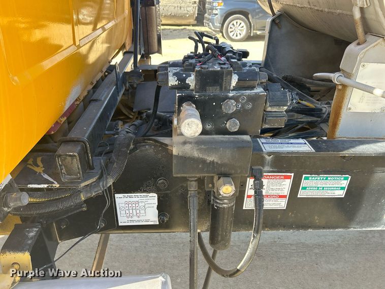 image for item EV9393 1998 Mack RD600  ready mix truck
