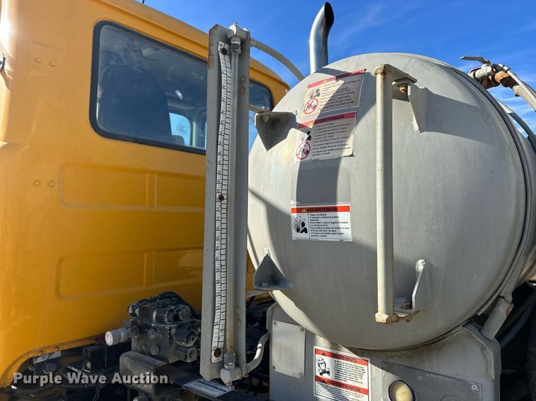 image for item EV9393 1998 Mack RD600  ready mix truck