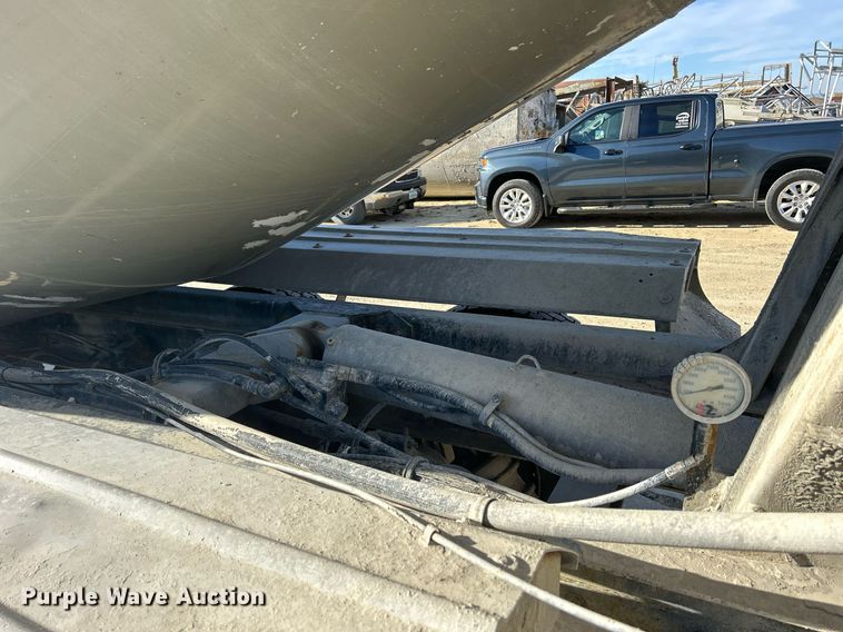 image for item EV9393 1998 Mack RD600  ready mix truck