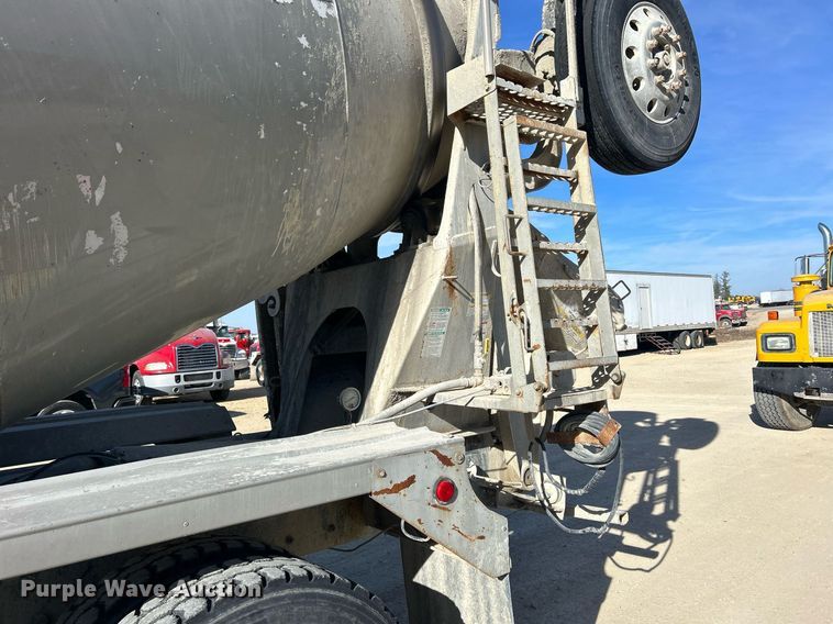 image for item EV9393 1998 Mack RD600  ready mix truck