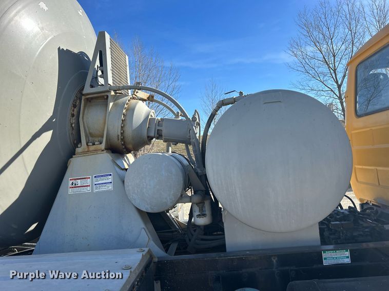 image for item EV9393 1998 Mack RD600  ready mix truck