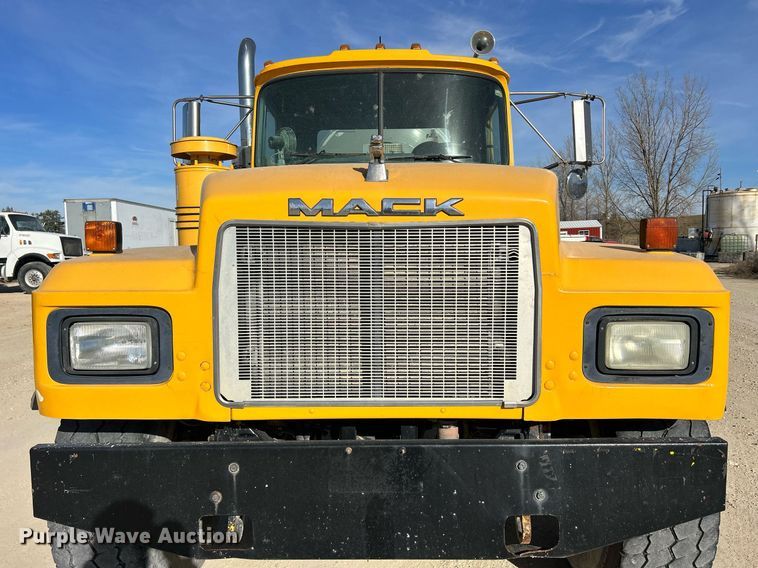image for item EV9393 1998 Mack RD600  ready mix truck