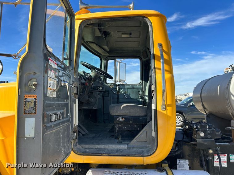 image for item EV9393 1998 Mack RD600  ready mix truck