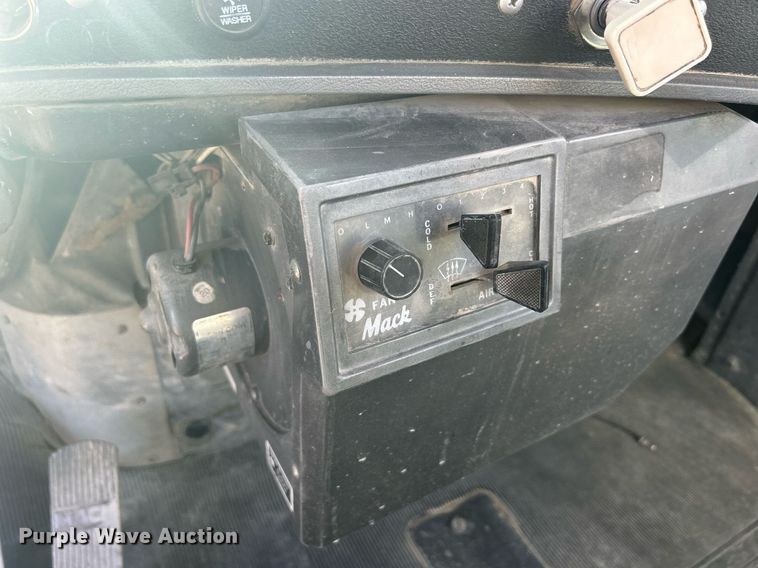 image for item EV9393 1998 Mack RD600  ready mix truck