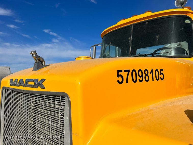 image for item EV9393 1998 Mack RD600  ready mix truck