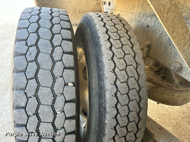 image for item EV9393 1998 Mack RD600  ready mix truck