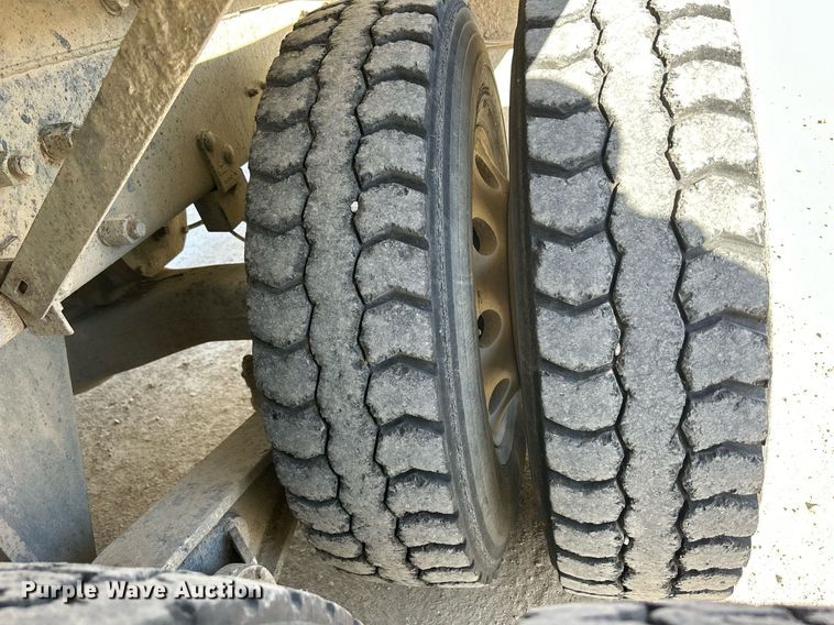 image for item EV9393 1998 Mack RD600  ready mix truck