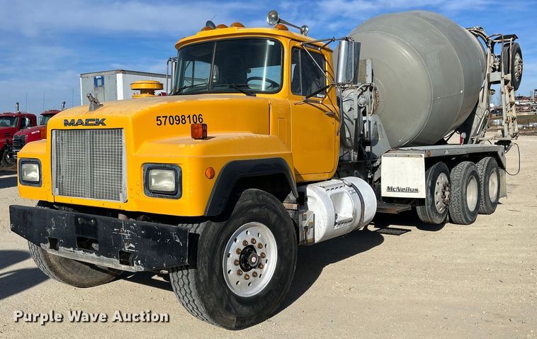 image for item EV9394 1998 Mack RD600  ready mix truck