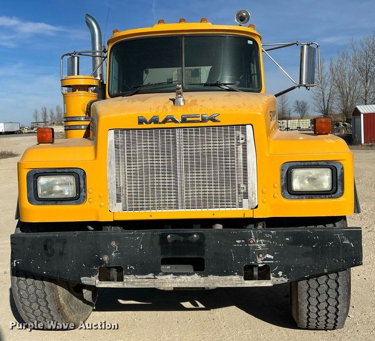 image for item EV9394 1998 Mack RD600  ready mix truck