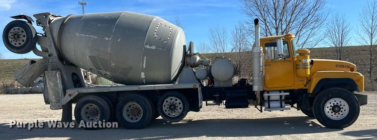 image for item EV9394 1998 Mack RD600  ready mix truck