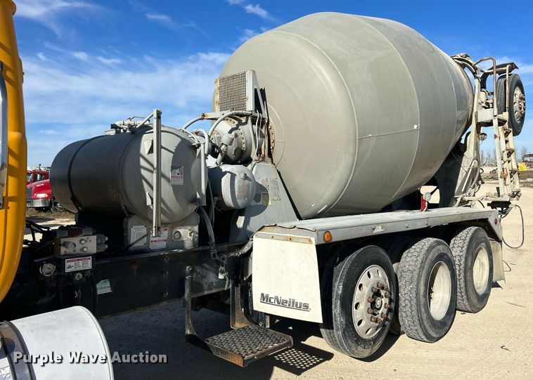 image for item EV9394 1998 Mack RD600  ready mix truck