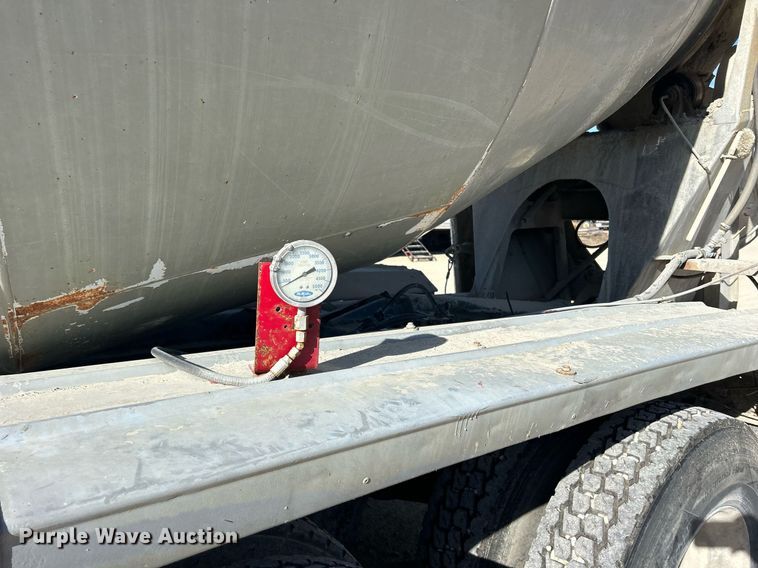 image for item EV9394 1998 Mack RD600  ready mix truck