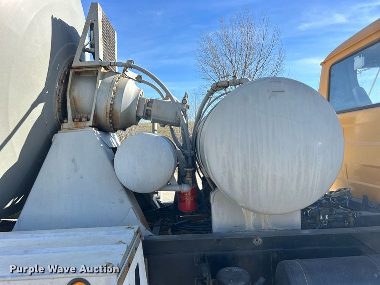 image for item EV9394 1998 Mack RD600  ready mix truck