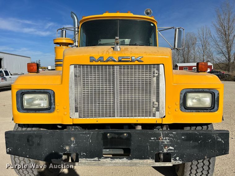image for item EV9394 1998 Mack RD600  ready mix truck