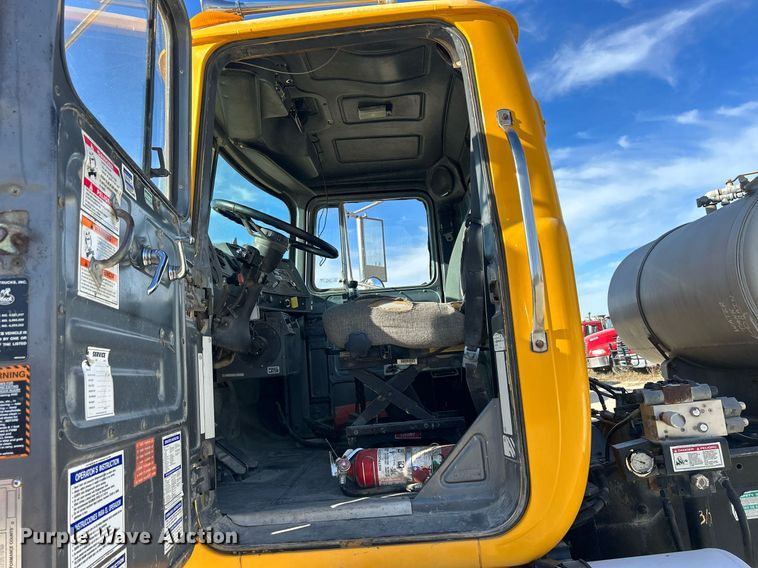 image for item EV9394 1998 Mack RD600  ready mix truck