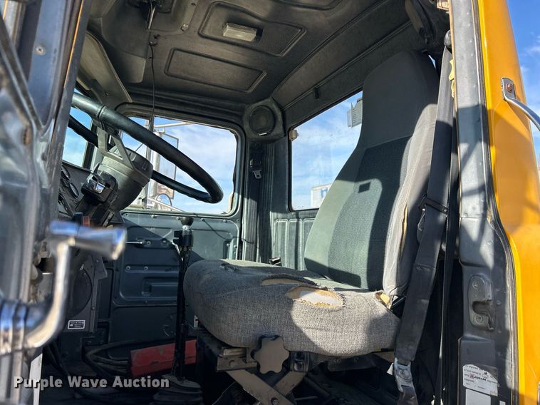 image for item EV9394 1998 Mack RD600  ready mix truck