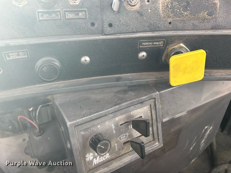 image for item EV9394 1998 Mack RD600  ready mix truck