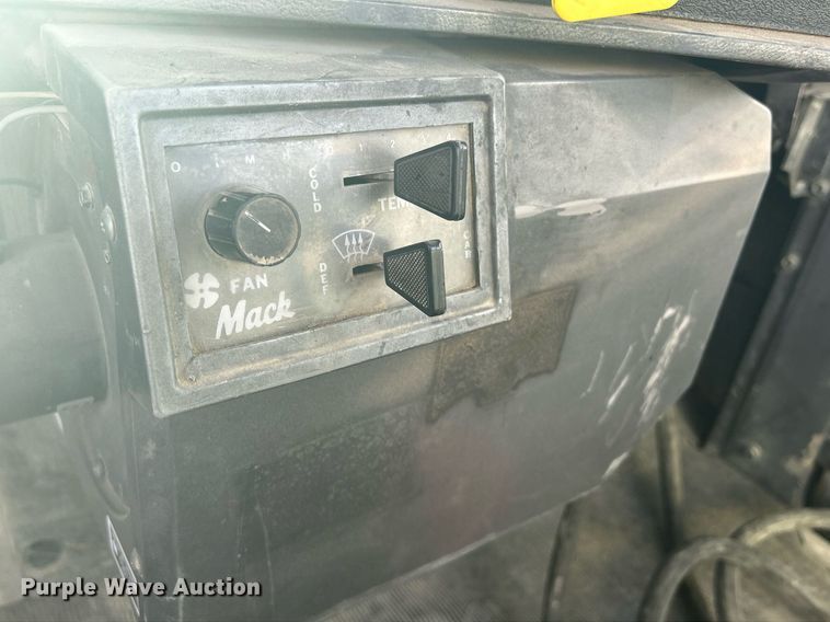 image for item EV9394 1998 Mack RD600  ready mix truck