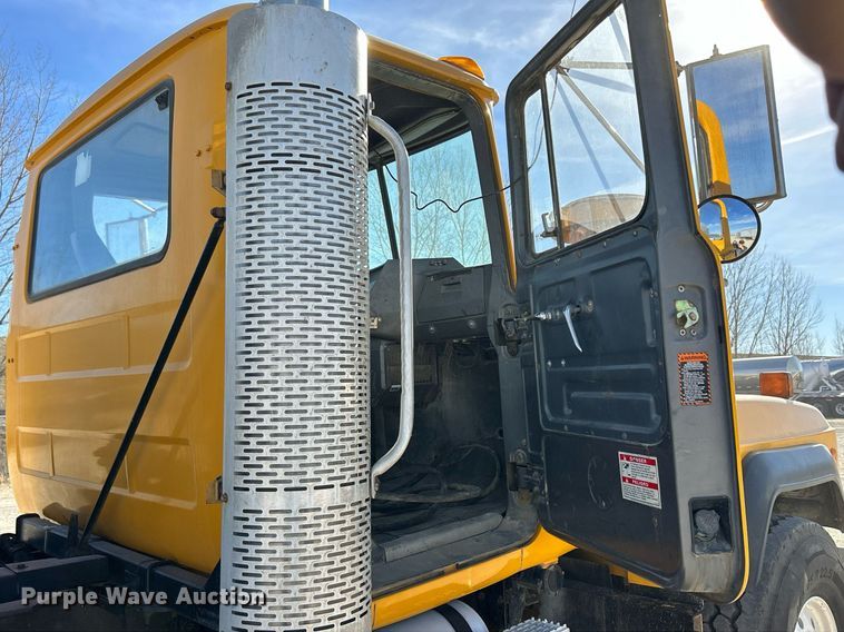 image for item EV9394 1998 Mack RD600  ready mix truck