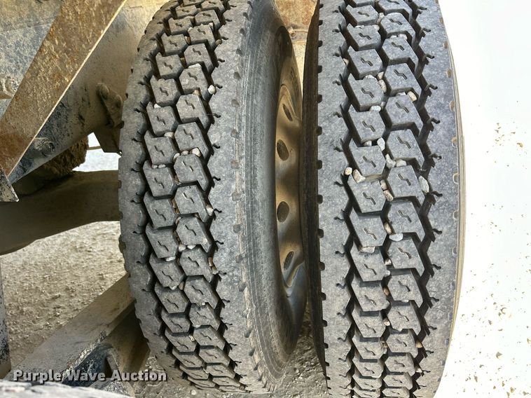 image for item EV9394 1998 Mack RD600  ready mix truck