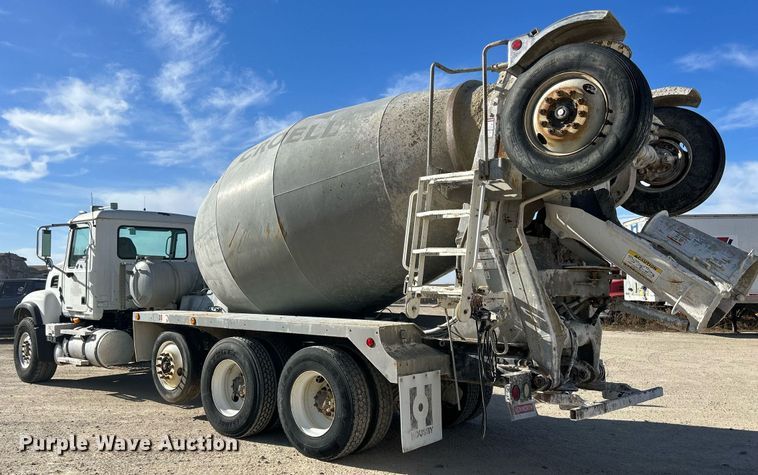 image for item EV9397 2004 Mack CV513  ready mix truck