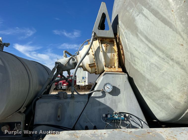 image for item EV9397 2004 Mack CV513  ready mix truck