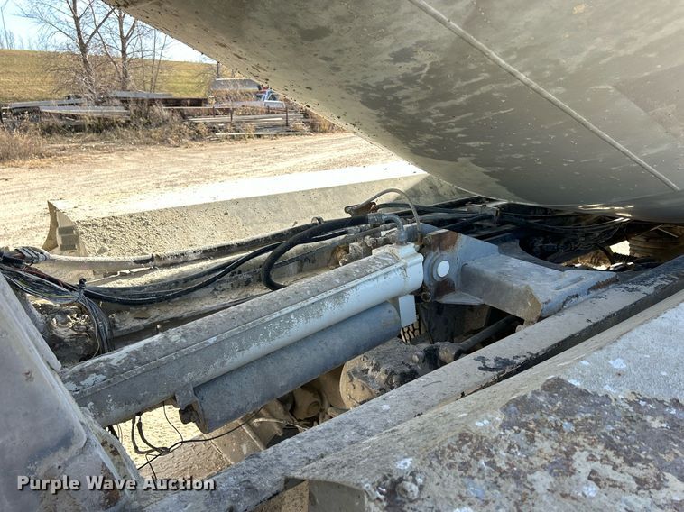 image for item EV9397 2004 Mack CV513  ready mix truck