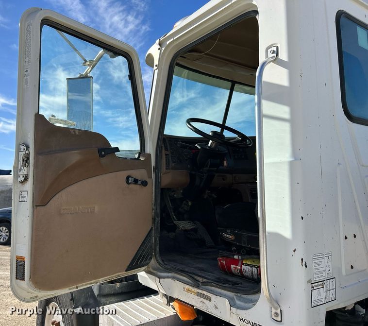 image for item EV9397 2004 Mack CV513  ready mix truck