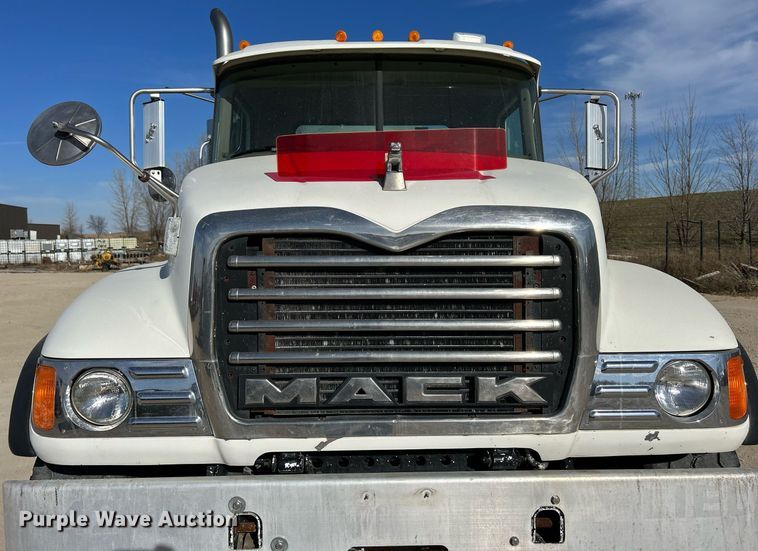image for item EV9397 2004 Mack CV513  ready mix truck
