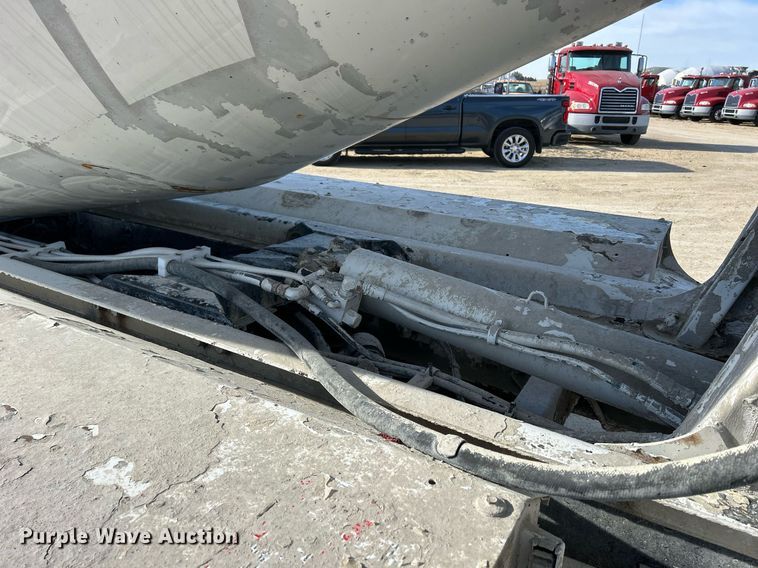 image for item EV9398 2003 Kenworth W900  ready mix truck