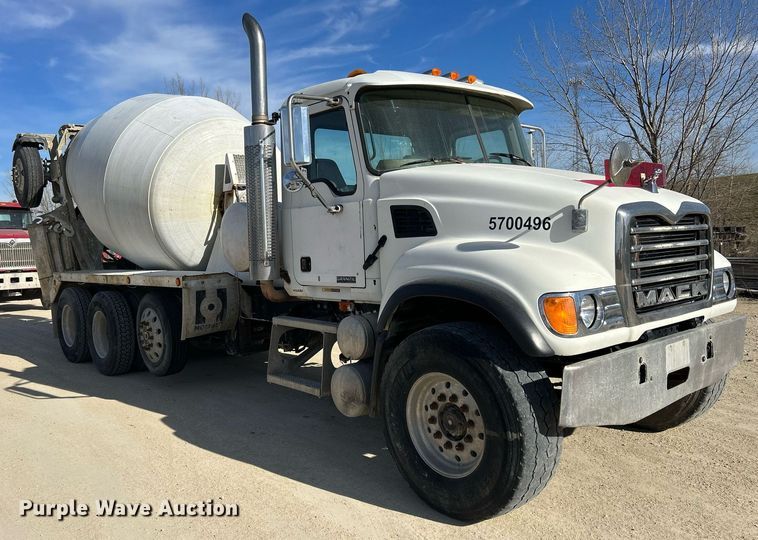 image for item EV9400 2004 Mack CV513  ready mix truck